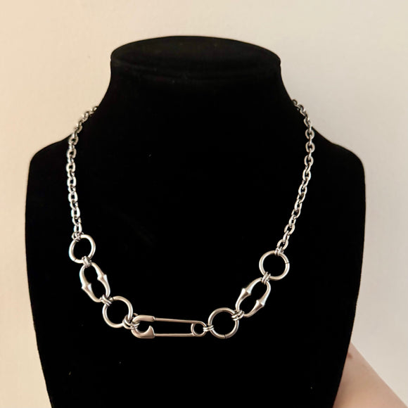 safety pin chain